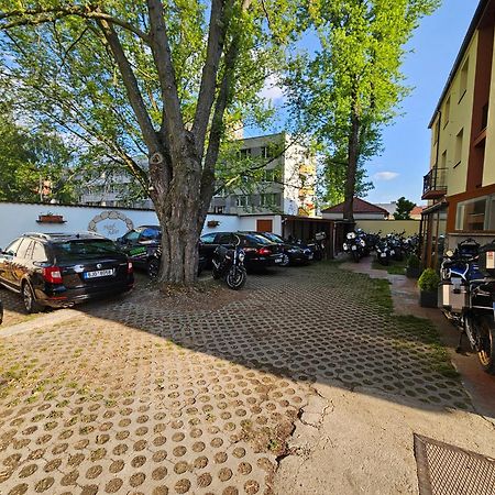 Hotel Adler Ceske Budejovice Luaran gambar