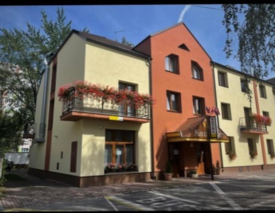 Hotel Adler Ceske Budejovice Luaran gambar