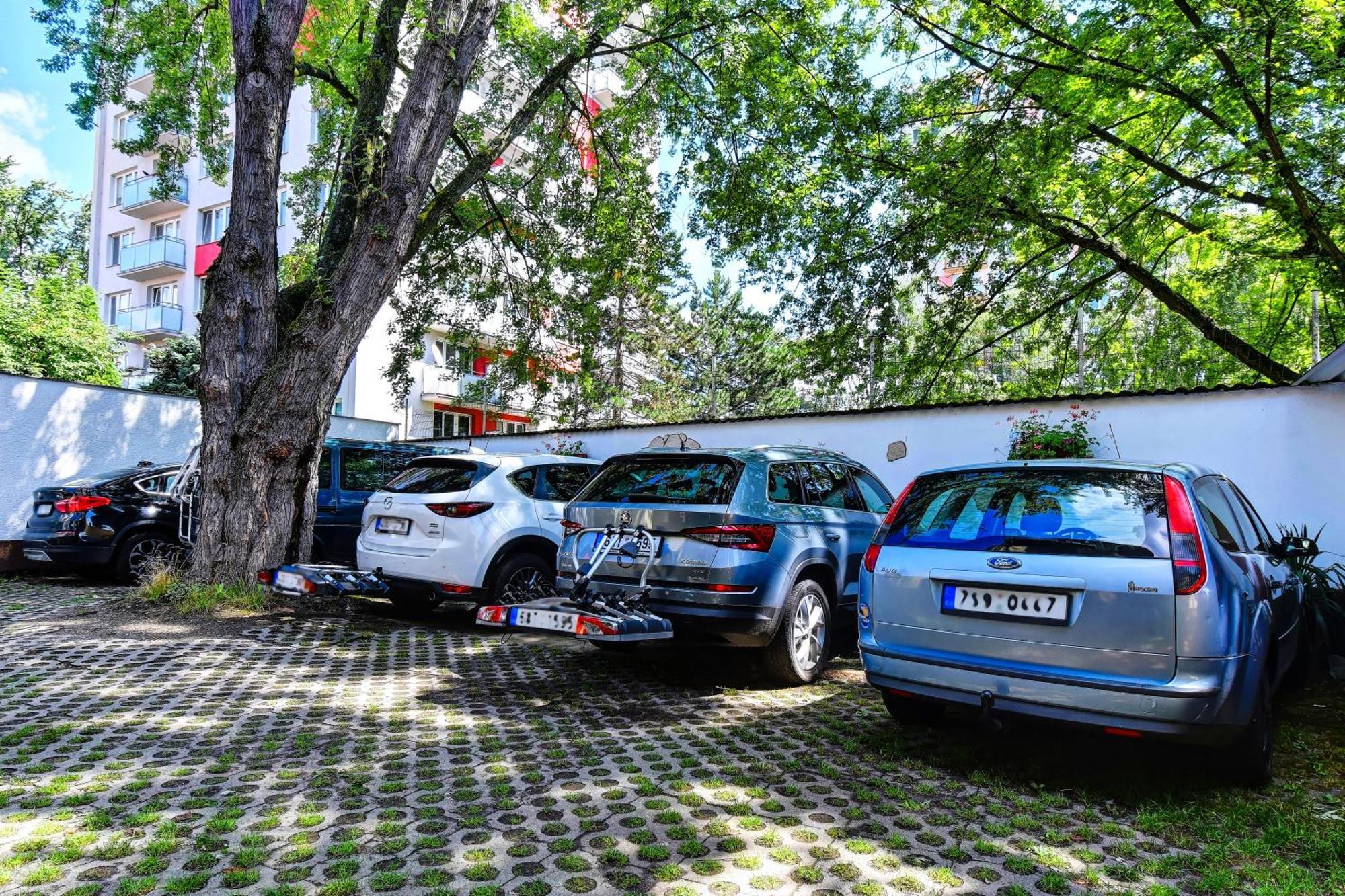 Hotel Adler Ceske Budejovice Luaran gambar