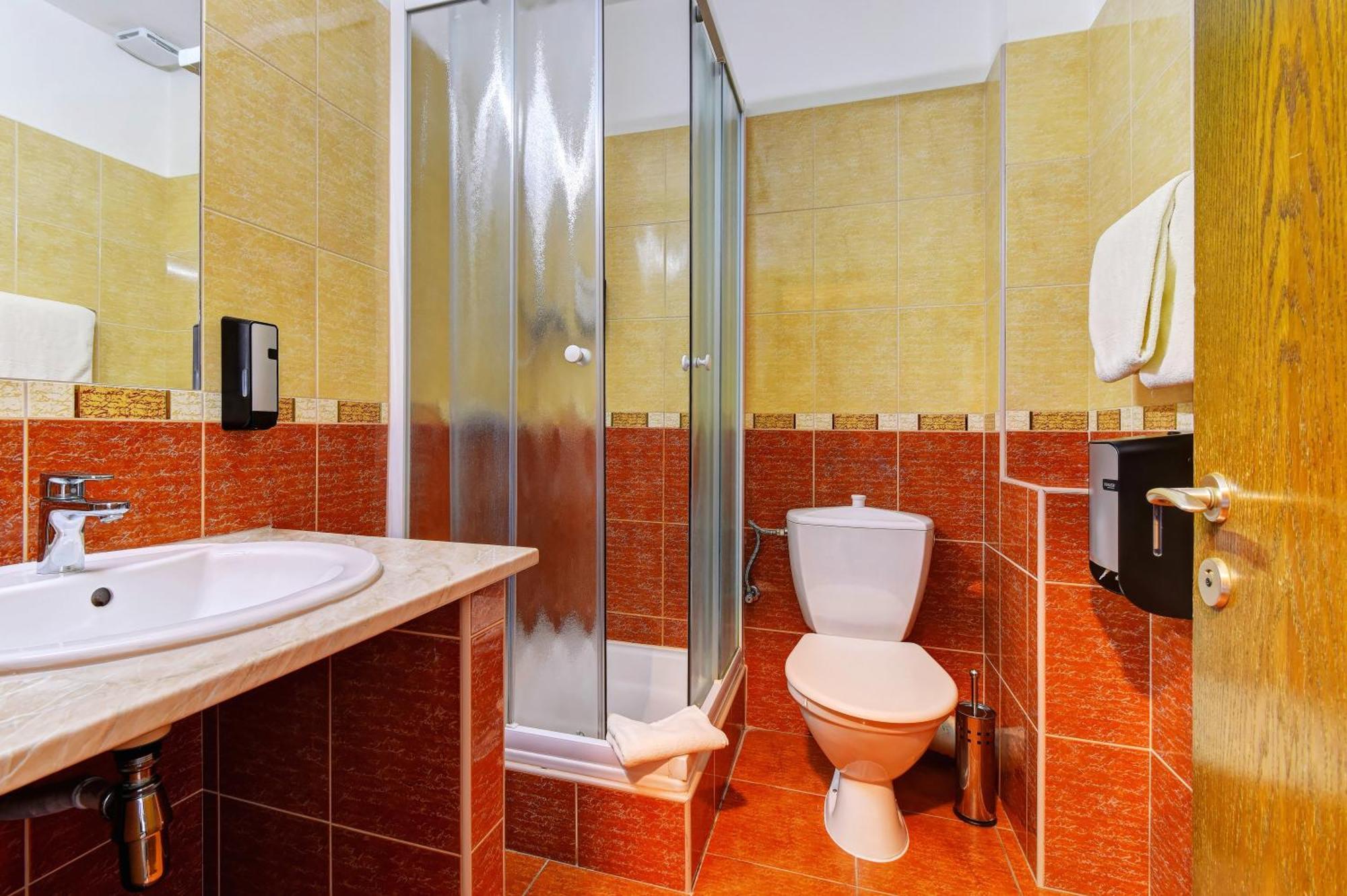 Hotel Adler Ceske Budejovice Luaran gambar