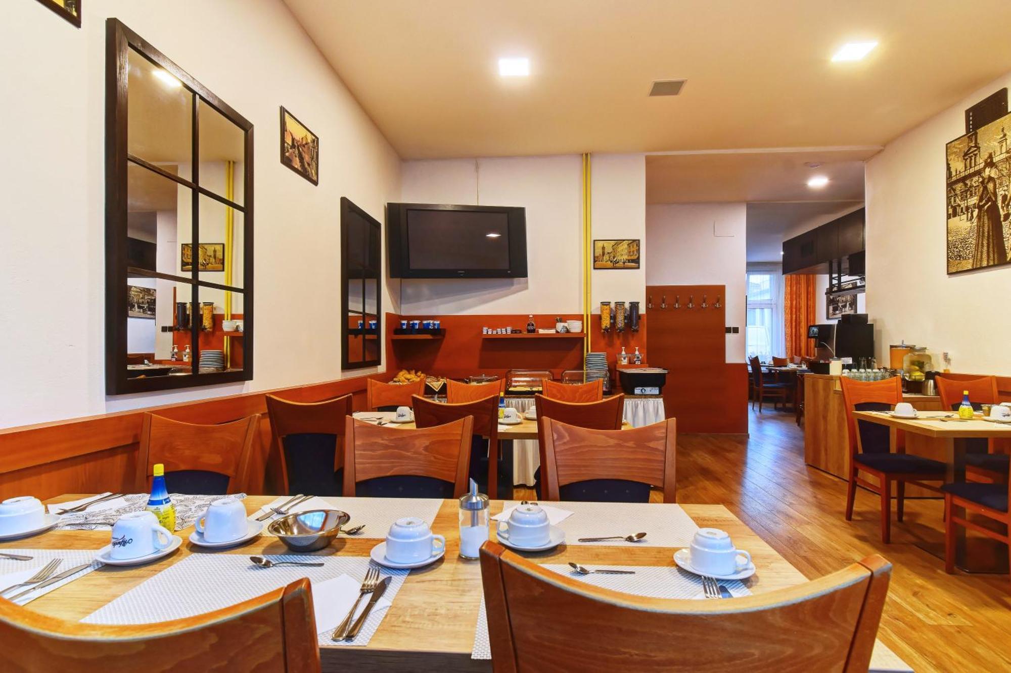 Hotel Adler Ceske Budejovice Luaran gambar