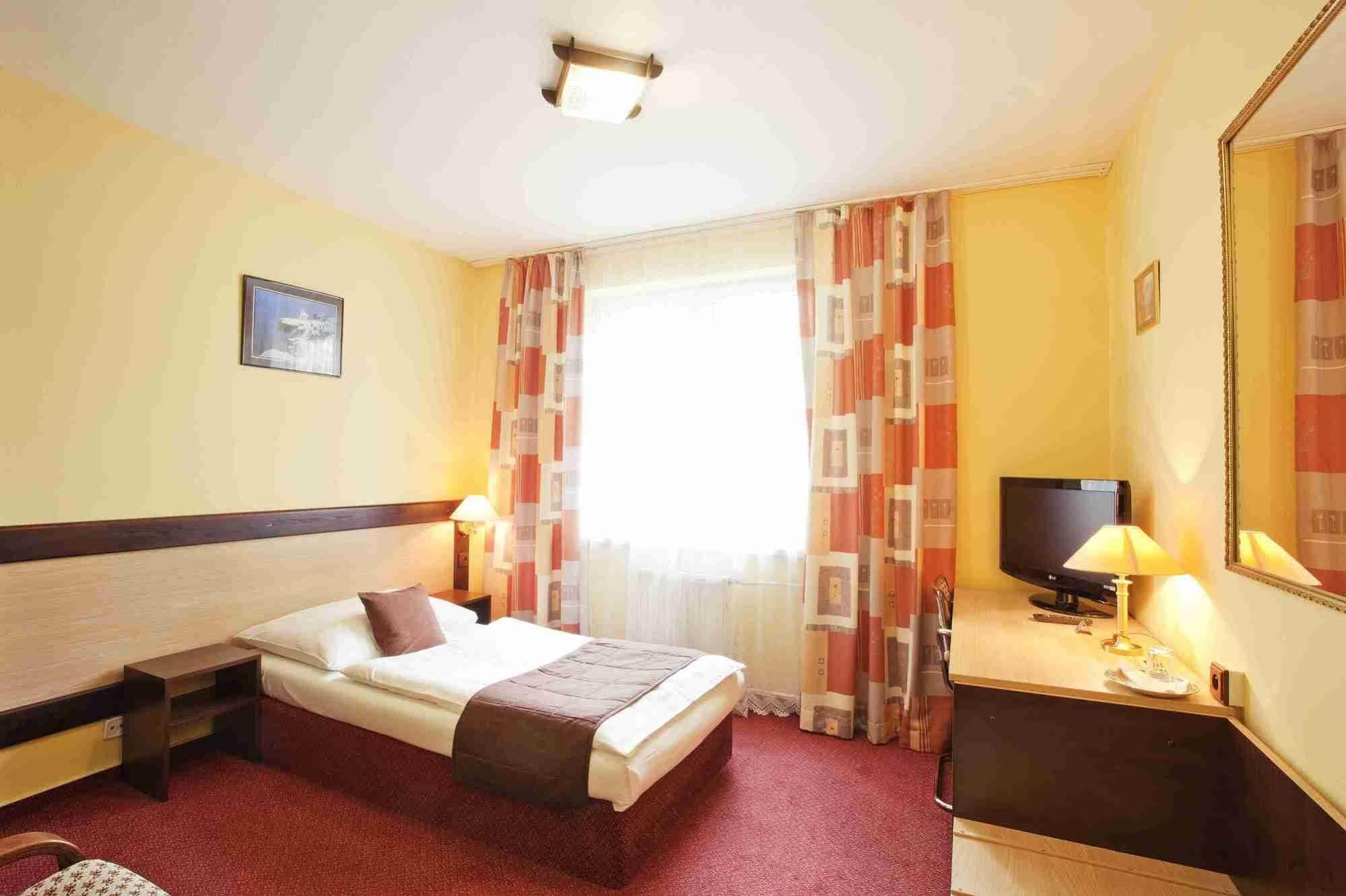 Hotel Adler Ceske Budejovice Luaran gambar