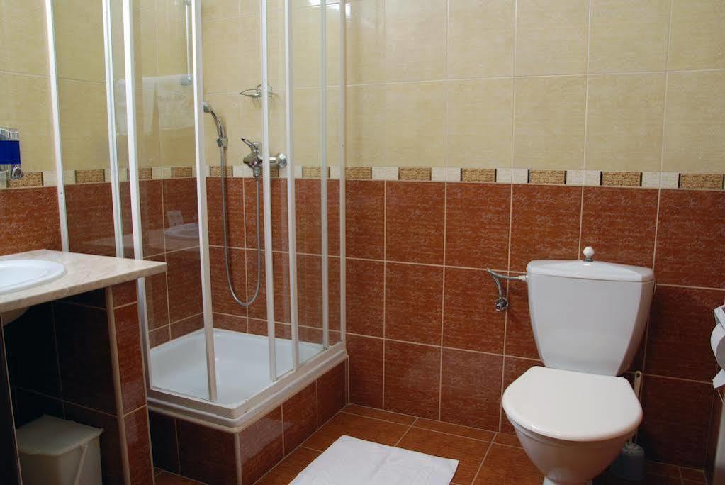 Hotel Adler Ceske Budejovice Luaran gambar