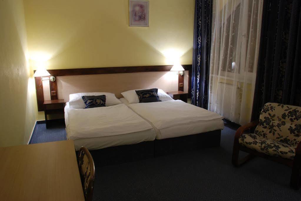 Hotel Adler Ceske Budejovice Luaran gambar
