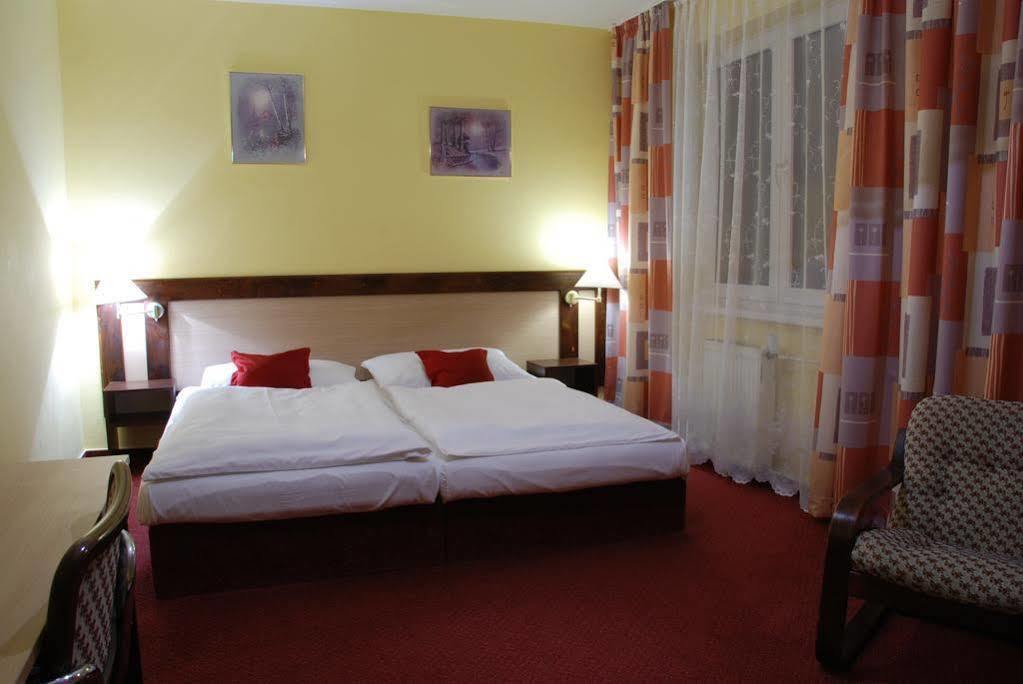 Hotel Adler Ceske Budejovice Luaran gambar