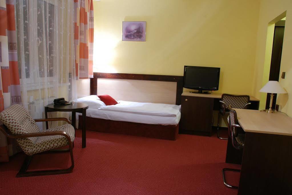 Hotel Adler Ceske Budejovice Luaran gambar