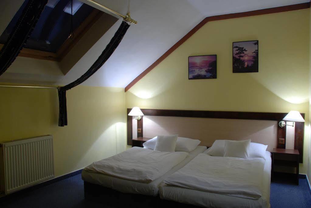 Hotel Adler Ceske Budejovice Luaran gambar