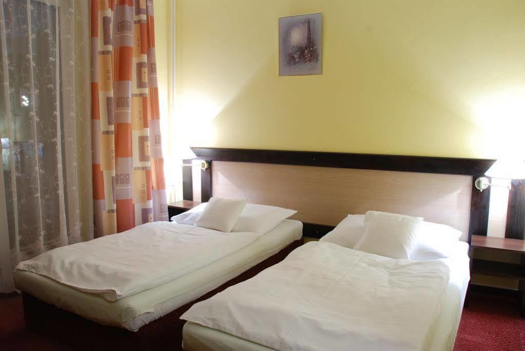 Hotel Adler Ceske Budejovice Luaran gambar