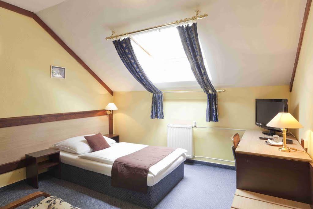 Hotel Adler Ceske Budejovice Luaran gambar