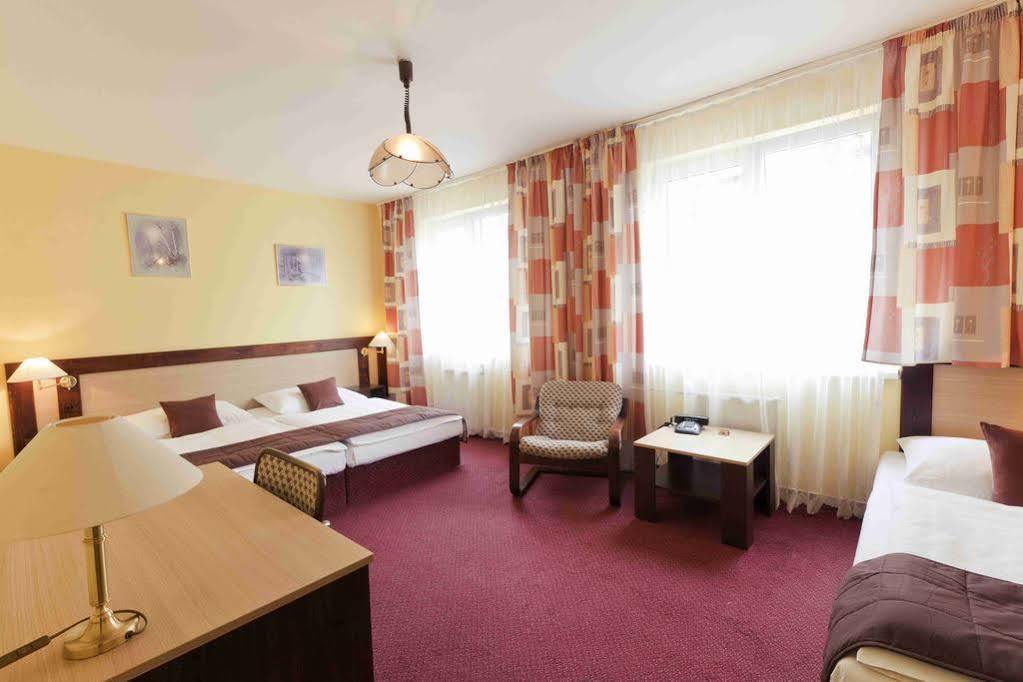 Hotel Adler Ceske Budejovice Luaran gambar