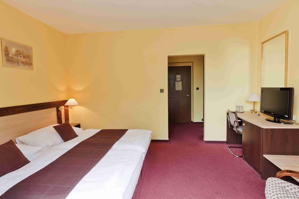 Hotel Adler Ceske Budejovice Luaran gambar