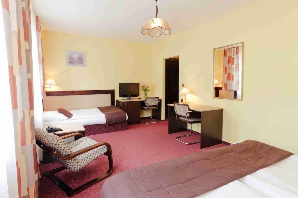 Hotel Adler Ceske Budejovice Luaran gambar