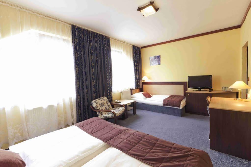 Hotel Adler Ceske Budejovice Luaran gambar